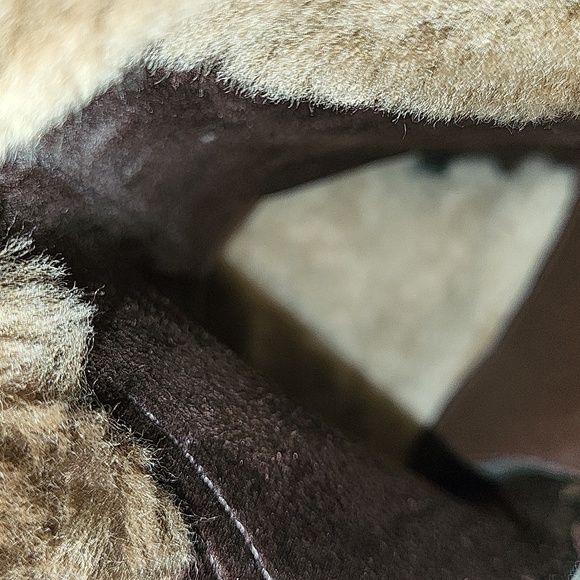 UGGS 100% AUTHENTIC EXCELLENT CONDITION (Like New) - Picture 12 of 16